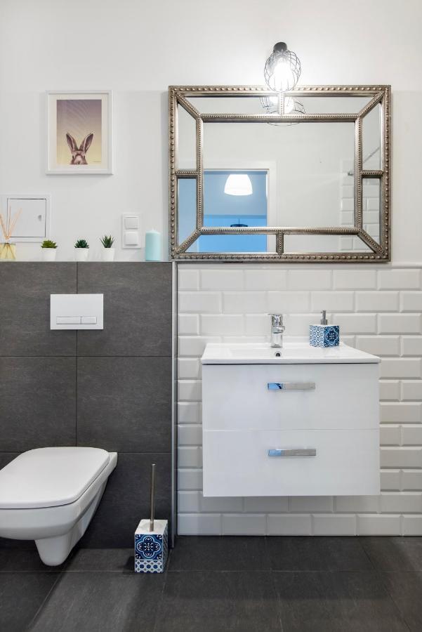 Apartament Delux 2 Legnica ul. Kominka 16 Appartamento Esterno foto