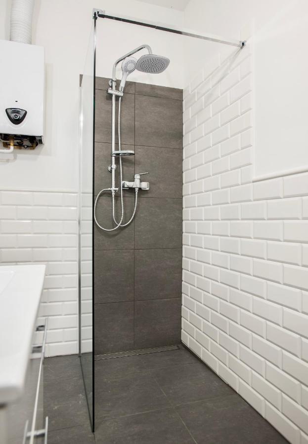 Apartament Delux 2 Legnica ul. Kominka 16 Appartamento Esterno foto