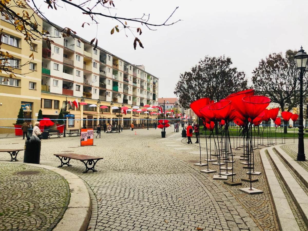 Apartament Delux 2 Legnica ul. Kominka 16 Appartamento Esterno foto