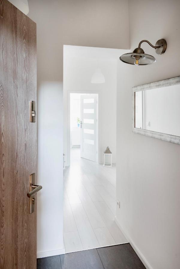 Apartament Delux 2 Legnica ul. Kominka 16 Appartamento Esterno foto